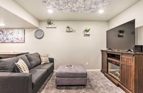 Commerce City House | 8 Mi to Barr Lake Cozy Commerce City Home!
