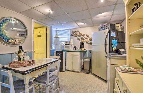Bradenton Apartment | 8 Mi to Beaches: Artistic Bradenton Studio w/Yard