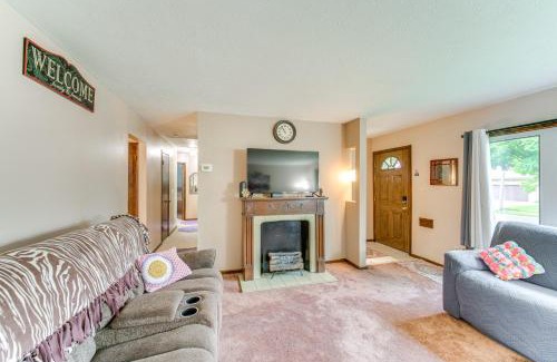 Brooklyn House | 8 Mi to Cleveland Family Home with Fenced Backyard!