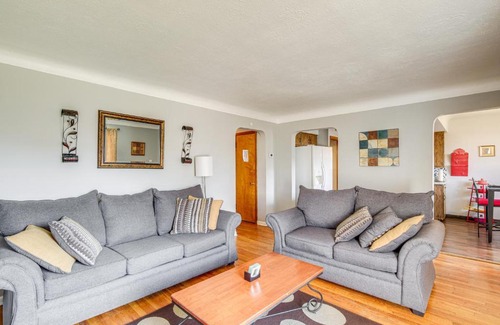 Garfield Heights House | 8 Mi to Dtwn Cleveland Quiet Home with Fenced Yard