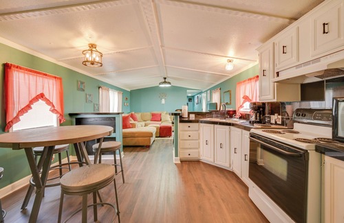 Crisp House | 8 Mi to Dtwn Greenville: Pet-Friendly Family Home!