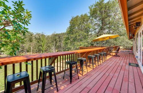 Jacksonville House | 8 Mi to Jacksonville Oregon Getaway with Deck!
