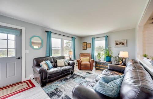 North Troy House | 8 Mi to Jay Peak Resort Scenic Retreat with Deck
