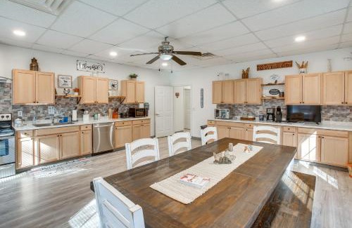 Portland Apartment | 8 Mi to Kentucky Downs Quiet Getaway with Patio