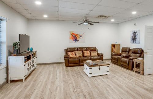 Portland Apartment | 8 Mi to Kentucky Downs Quiet Getaway with Patio