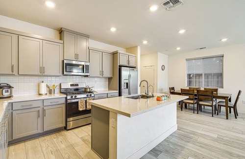 Tracy House | 8 Mi to Lincoln Park: Family-Friendly Tracy Home