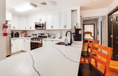 Jersey City Apartment | 8 Mi to NYC: Centrally Located Jersey City Apt!