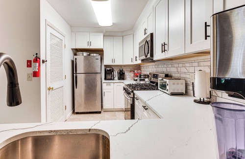 Jersey City Apartment | 8 Mi to NYC: Centrally Located Jersey City Apt!