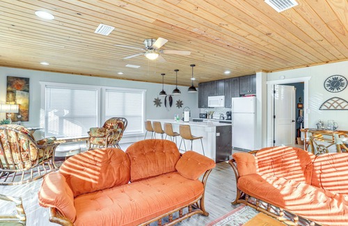 Boswell Cottage | 8 Mi to Ozark Folk Center: Home w/Hot Tub & Deck