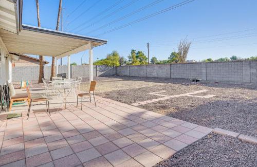 Phoenix House | 8 Mi to State Farm Stadium Glendale Home with Grill
