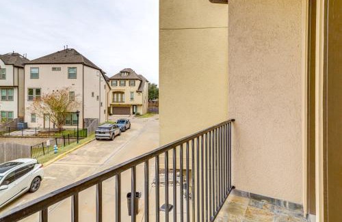George Bush Park/Eldridge House | 8 Mi to the Galleria Home with Balcony and Yard