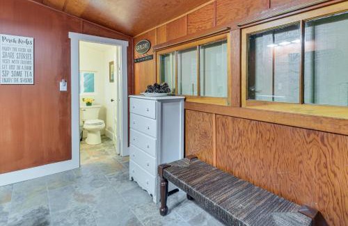 Sugar Pine House | 8 Mi to Yosemite National Park Cabin with Fire Pit
