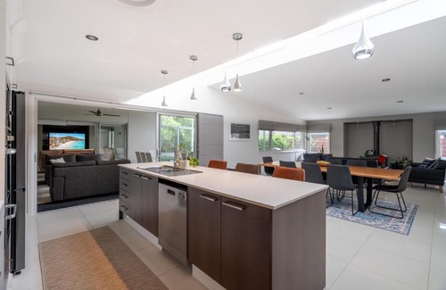 Port Macquarie House | 8 min to beach, Sleep 12 and Pets