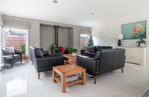 Port Macquarie House | 8 min to beach, Sleep 12 and Pets