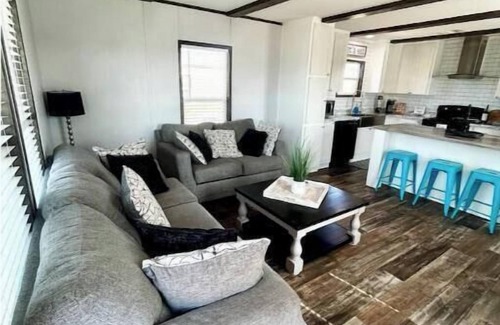 Graford House | 8 min to Rocker B - Cozy Lakefront Escape at PK Lake