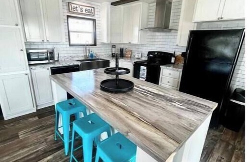 Graford House | 8 min to Rocker B - Cozy Lakefront Escape at PK Lake