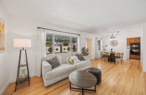 Fullerton House | 8 mins to Disney! Ranch home w/POOL- King bed! Sleep 10