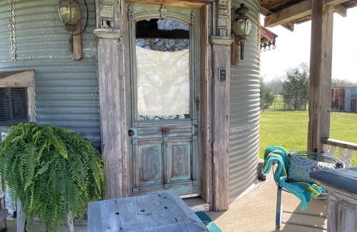 La Grange Cottage | 8 Minutes from Round Top! Your Silo-Bration DestinationnStoneHENge Silo #2