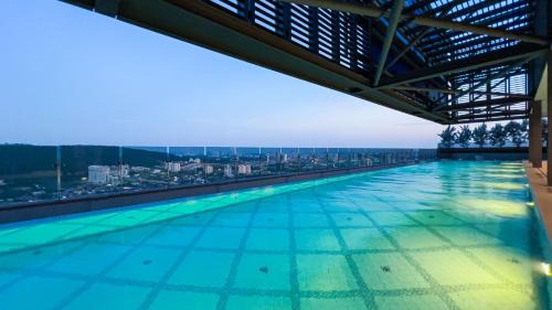 Sungai Penchala Apartment | 8 Mossaz skypool 5mins to 1U and Ikea atEmpire City by Light House