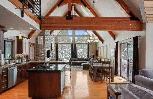 Deer Park House | 8 Mt Baker Home with Hot Tub