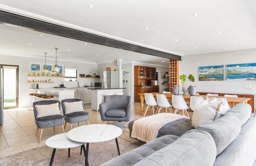 Betty's Bay House | 8 on Nivenia by Host Agents