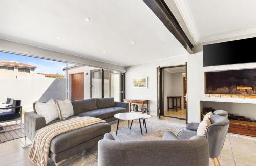 Betty's Bay House | 8 on Nivenia by Host Agents