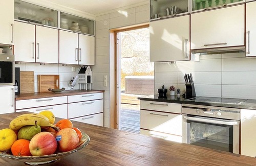 Vastra Frolunda House | 8 person holiday home in Vastra frolunda-By Traum