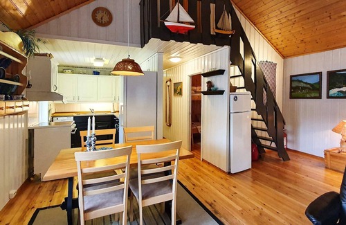 Snillfjord House | 8 person holiday home in Sundlandet