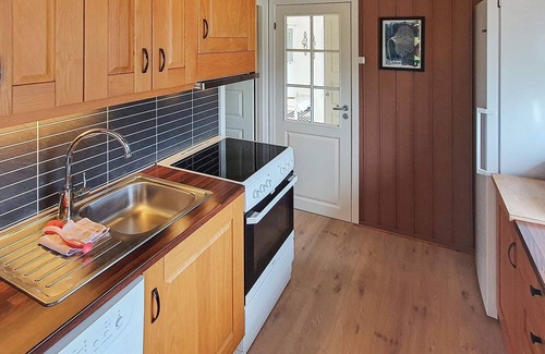 Snillfjord House | 8 person holiday home in Sundlandet