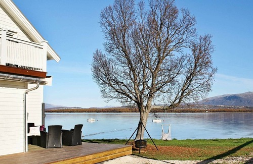 Tromso House | 8 person holiday home in KVALØYA