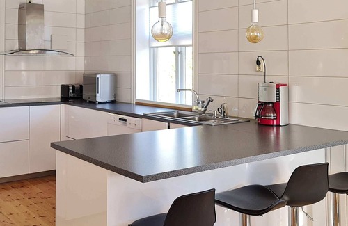 Lindas House | 8 person holiday home in LINDÅS