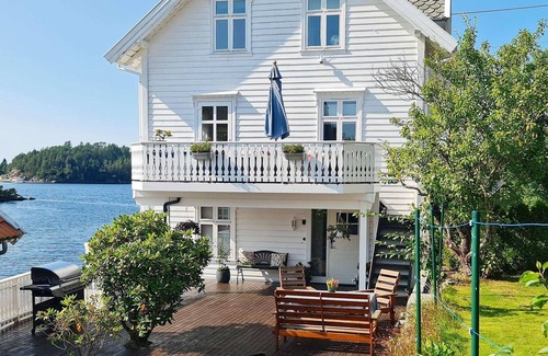 Lindas House | 8 person holiday home in LINDÅS