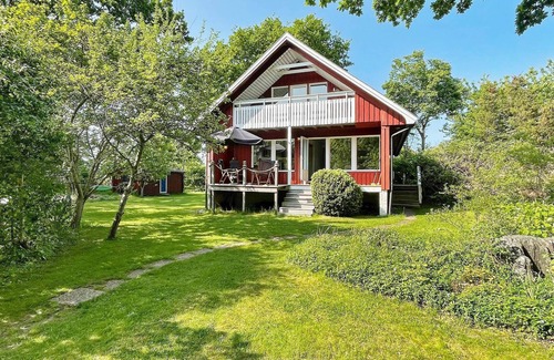 Branno House | 8 person holiday home in BRäNNö