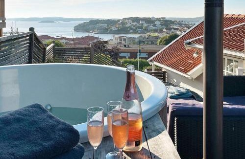 Ellos House | 8 person holiday home in ELLÖS