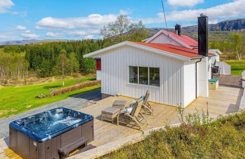 Gildeskal House | 8 person holiday home in Inndyr