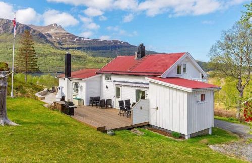 Gildeskal House | 8 person holiday home in Inndyr