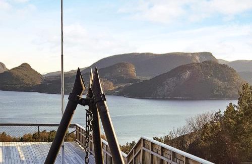 Snillfjord House | 8 person holiday home in Sundlandet