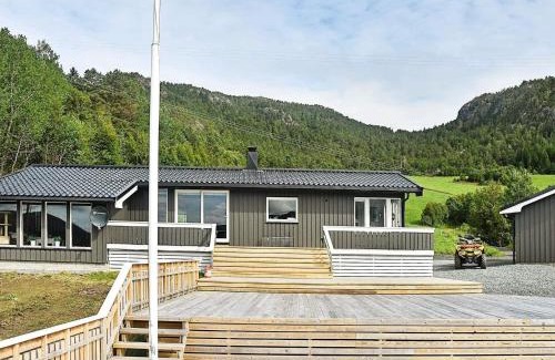 Snillfjord House | 8 person holiday home in Sundlandet