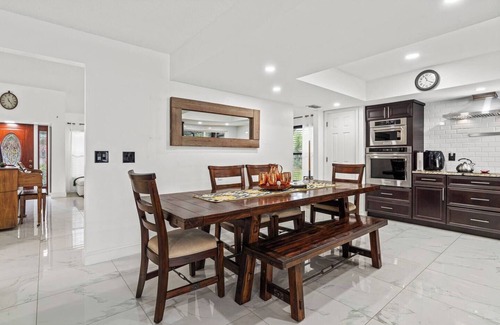 Bloomingdale House | 8 PPL. Bloomingdale House. Brandon/Top Area.