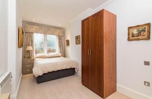 Sutton Coldfield Apartment | 8 Royal Court Apartments,Sutton Coldfield, Birmingham B74 2NA