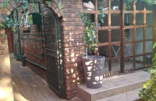 Akasia House | 8 Soenie Avenue Self-Catering