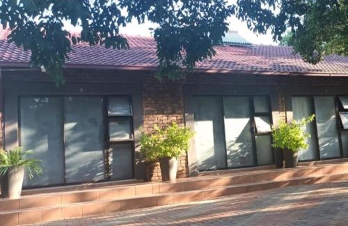 Akasia House | 8 Soenie Avenue Self-Catering