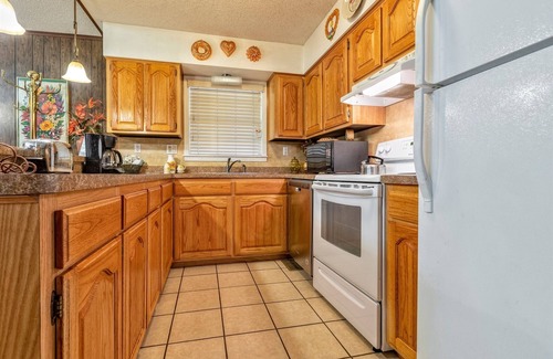 Hot Springs Village House | 8 South Pego Way - WIFI. Nightly vacation rental home with carport near Lake