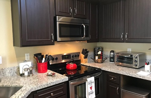 La Quinta Condo | 8 Steps to Resort! 92 All 5* Reviews/Remodel 2 Masters/2 Patios/31 Day Min.