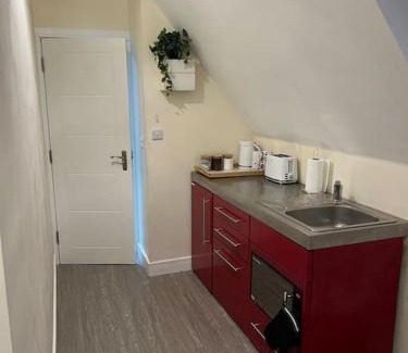 Filton Apartment | 8 Studio, cosy loft, 50m to Airbus, bus-stop 20m,