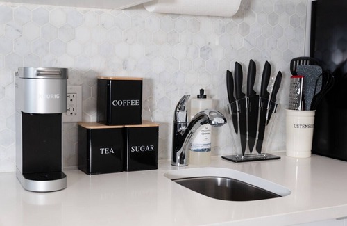 Plateau Mont Royal Apartment | #8 - Studio/Plateau/St-Denis/SelfCheck-In/AC/TV