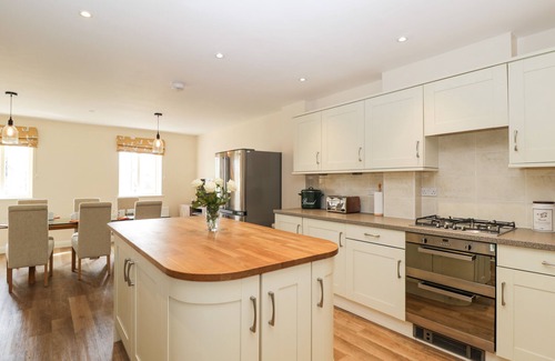 Malmesbury Cottage | 8 THE LIGHT, pet friendly, character holiday cottage in Malmesbury