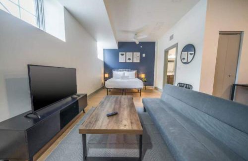 Downtown Louisville Apartment | 8 Unit Cozy & Bright Loft with Free Parking