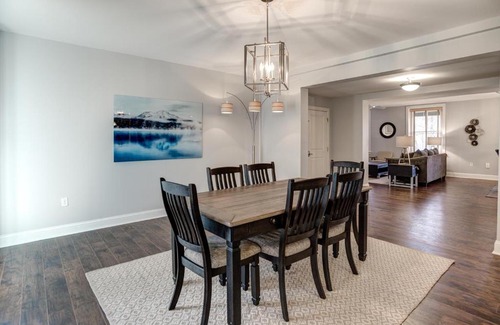 Asheville House | 8 Village Lane 200