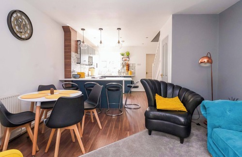 Otley Cottage | 8 WHARFEDALE MEWS, family friendly, with a garden in Otley